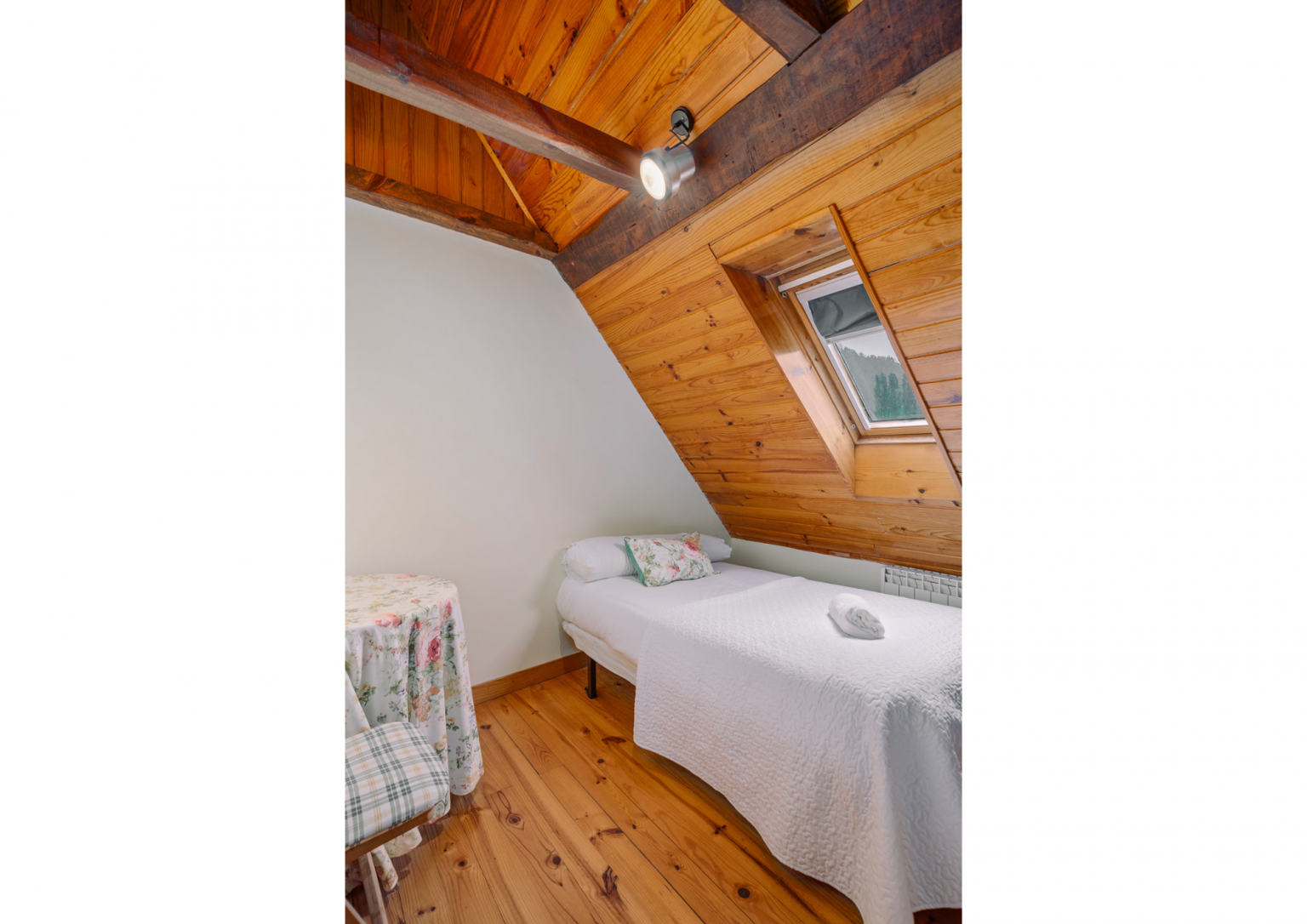 Dormitorio para 1 persona en el alojamiento Arix en Sallent de Gállego
