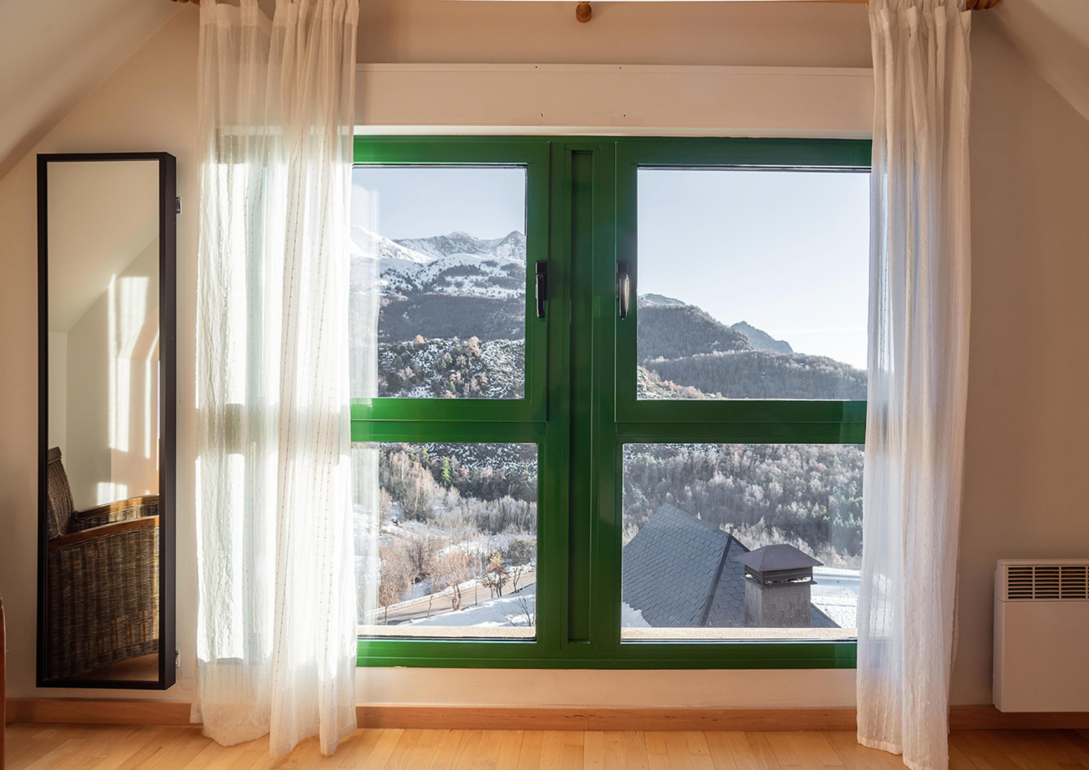 Alojamiento Argualas ventanas grandes con vistas a la montaña